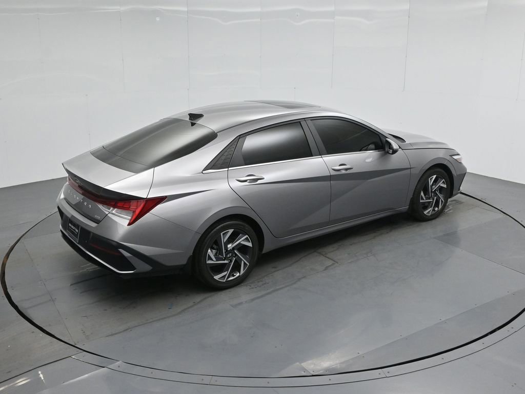Used 2024 Hyundai Elantra Limited image 13