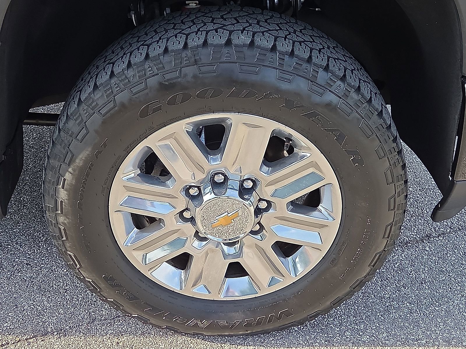 Used 2024 Chevrolet Silverado 2500 High Country w/ High Country Premium Package AWD/4WD image 7