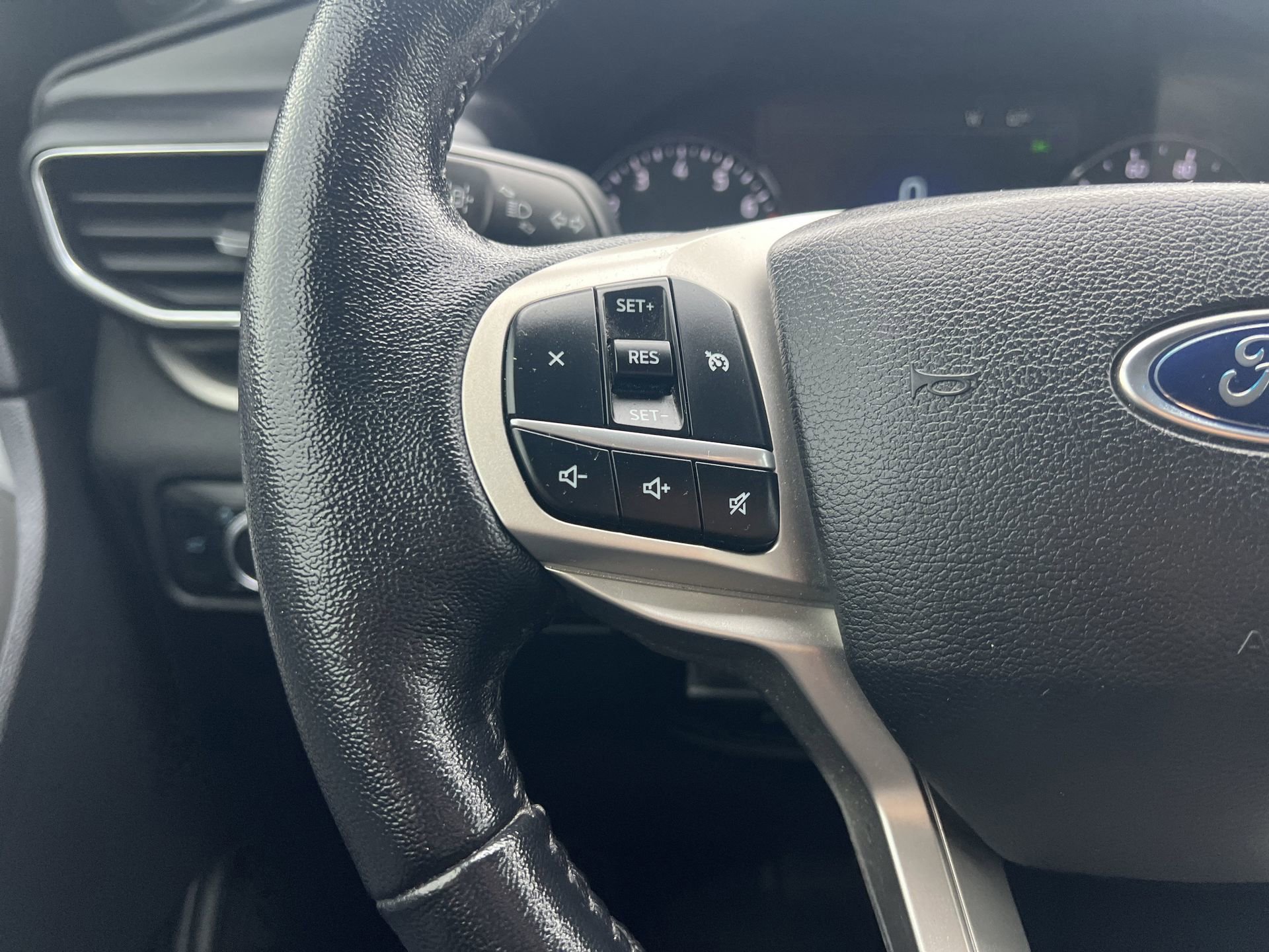 Certified 2021 Ford Explorer XLT w/ Equipment Group 202A image 14