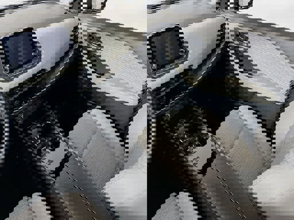 Used 2023 Nissan Rogue SV image 11