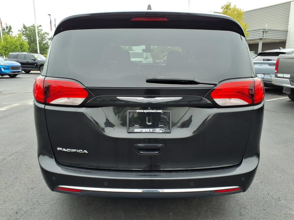 Used 2017 Chrysler Pacifica Touring-L Plus FWD image 5