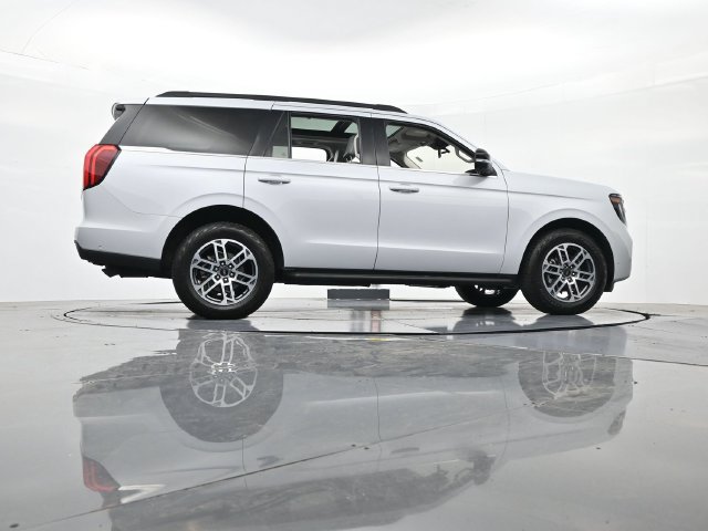 Certified 2025 Ford Expedition Active AWD/4WD image 37