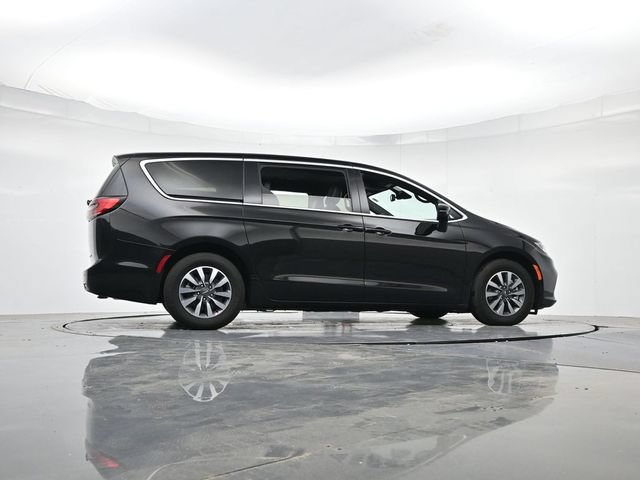 Used 2025 Chrysler Pacifica Select FWD image 31