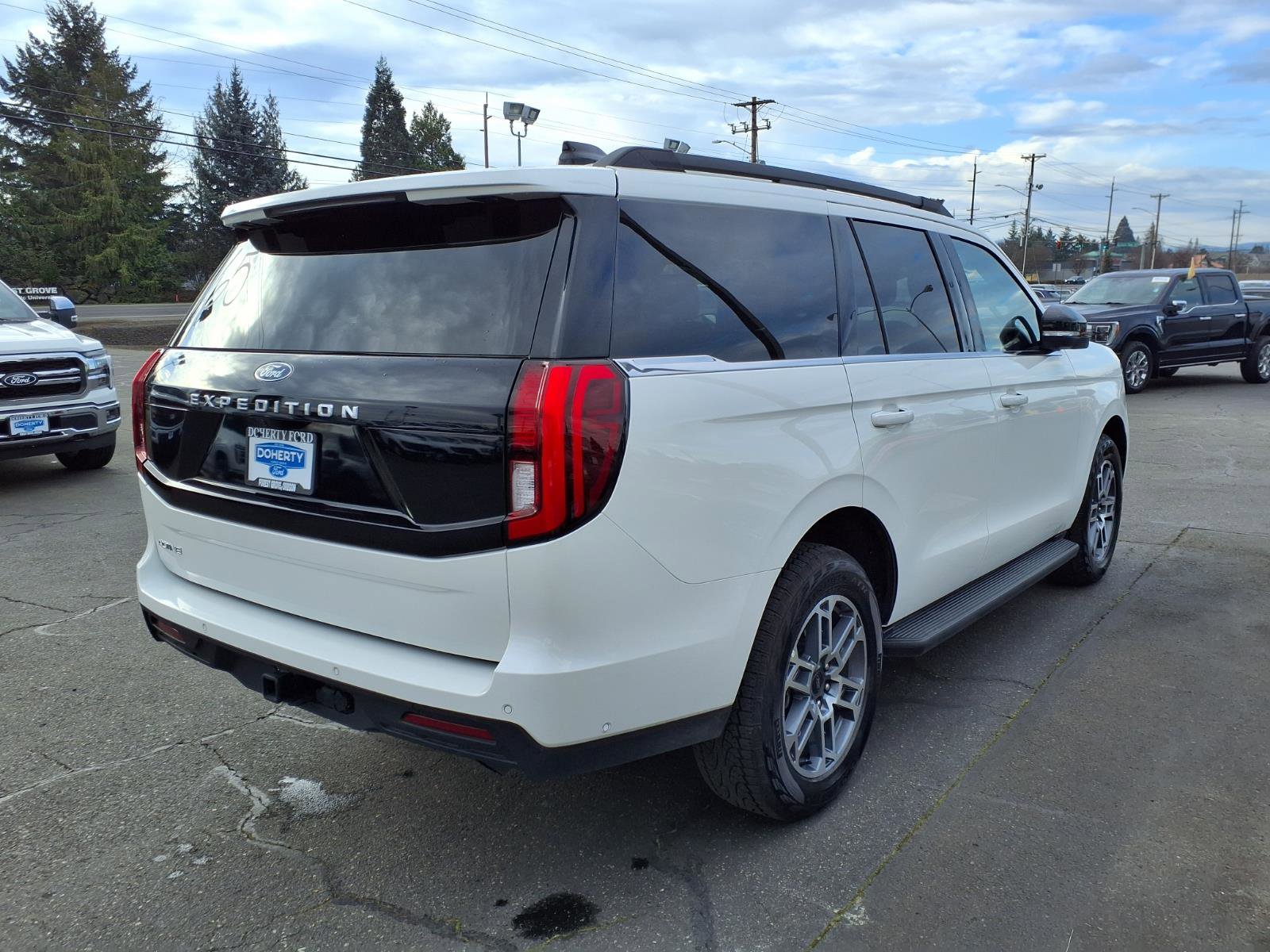 Certified 2025 Ford Expedition Active image 4