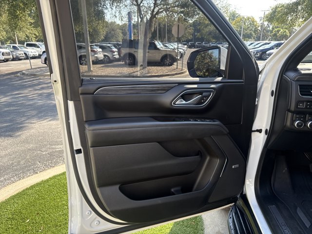 Used 2022 GMC Yukon XL SLT w/ SLT Premium Package AWD/4WD image 14