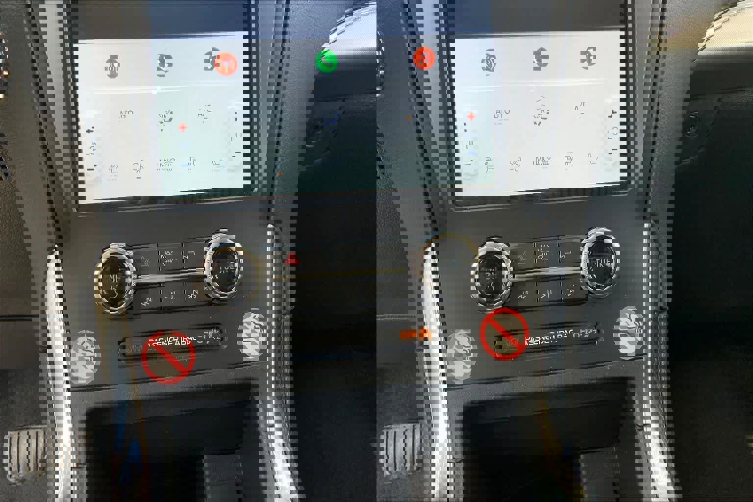 Certified 2024 Ford Edge Titanium image 34