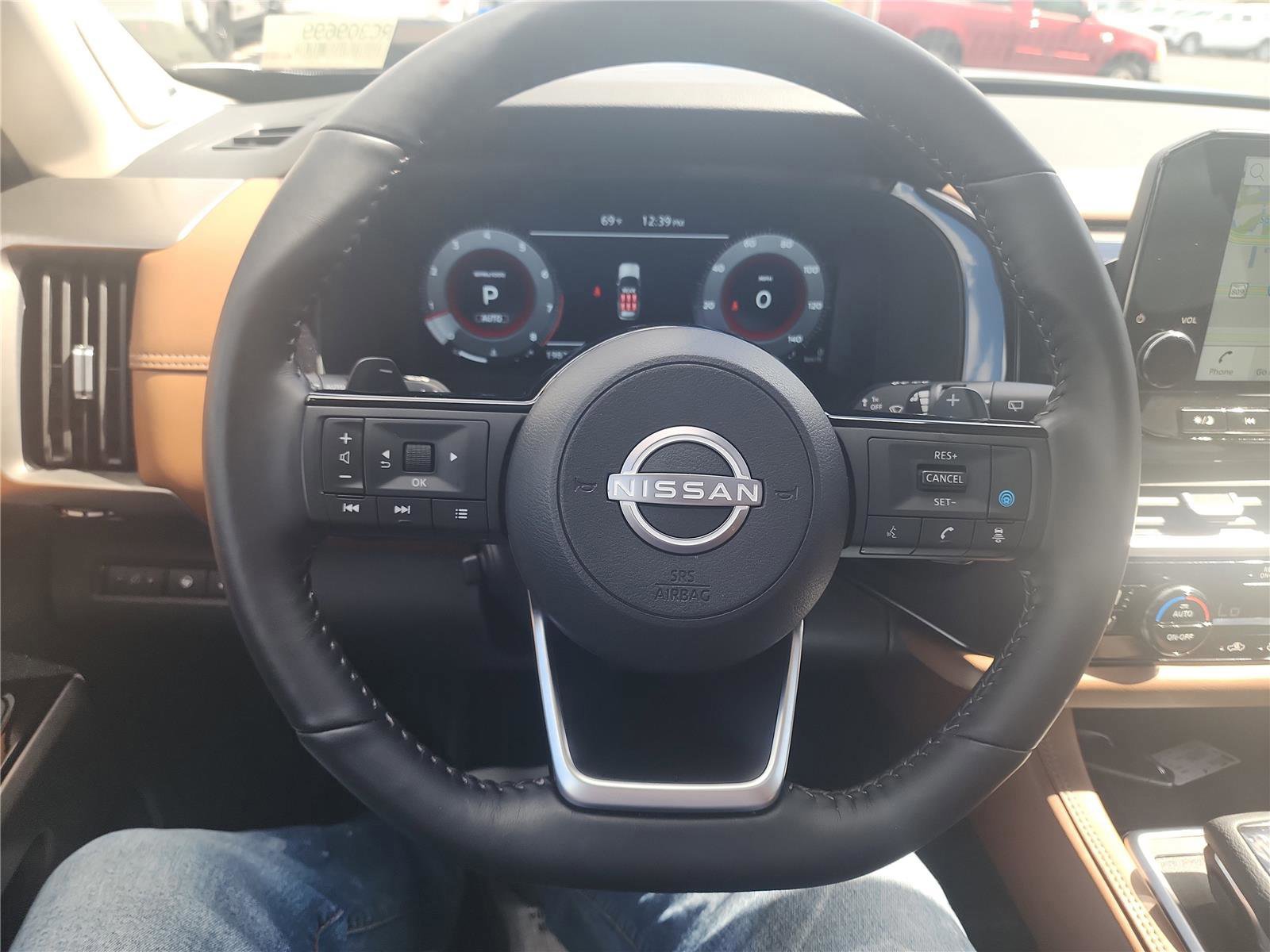 Used 2024 Nissan Pathfinder Platinum image 32