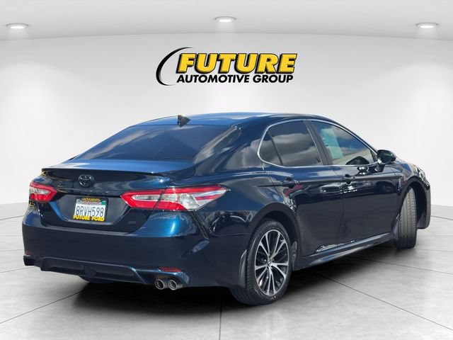 Used 2020 Toyota Camry SE w/ Convenience Package FWD image 4