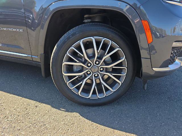 Used 2023 Jeep Grand Cherokee L Summit AWD/4WD image 11
