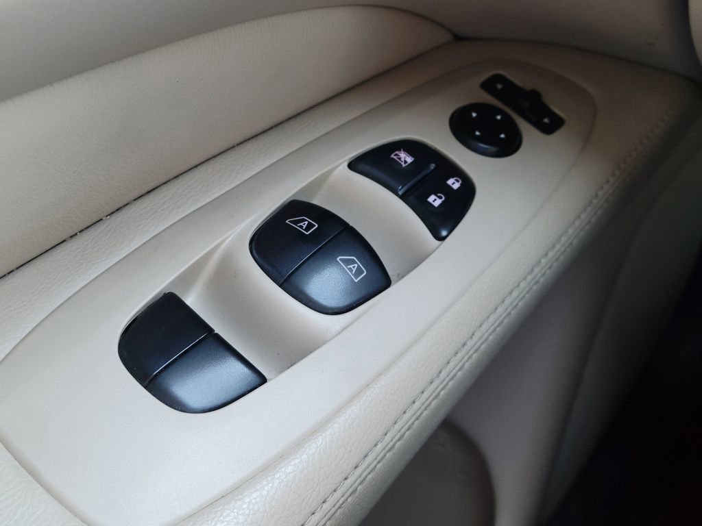 Used 2020 Nissan Pathfinder Platinum w/ Cargo Package image 28