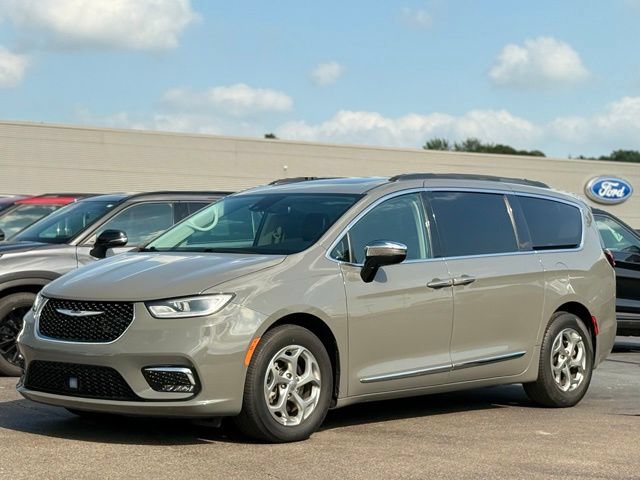 Used 2023 Chrysler Pacifica Limited FWD image 43