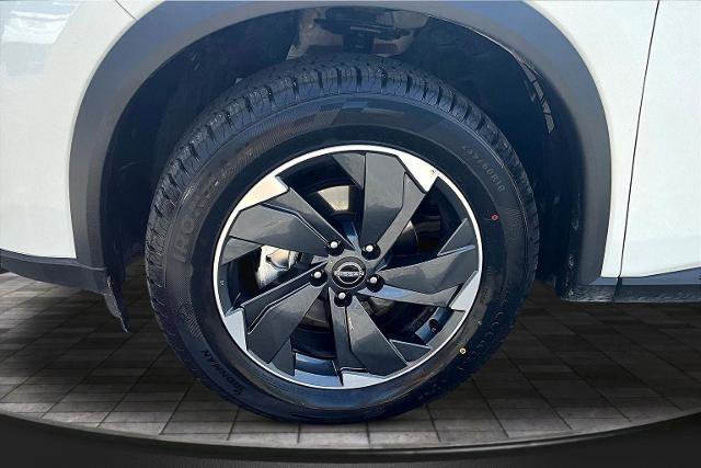 Used 2024 Nissan Rogue SV AWD/4WD image 9