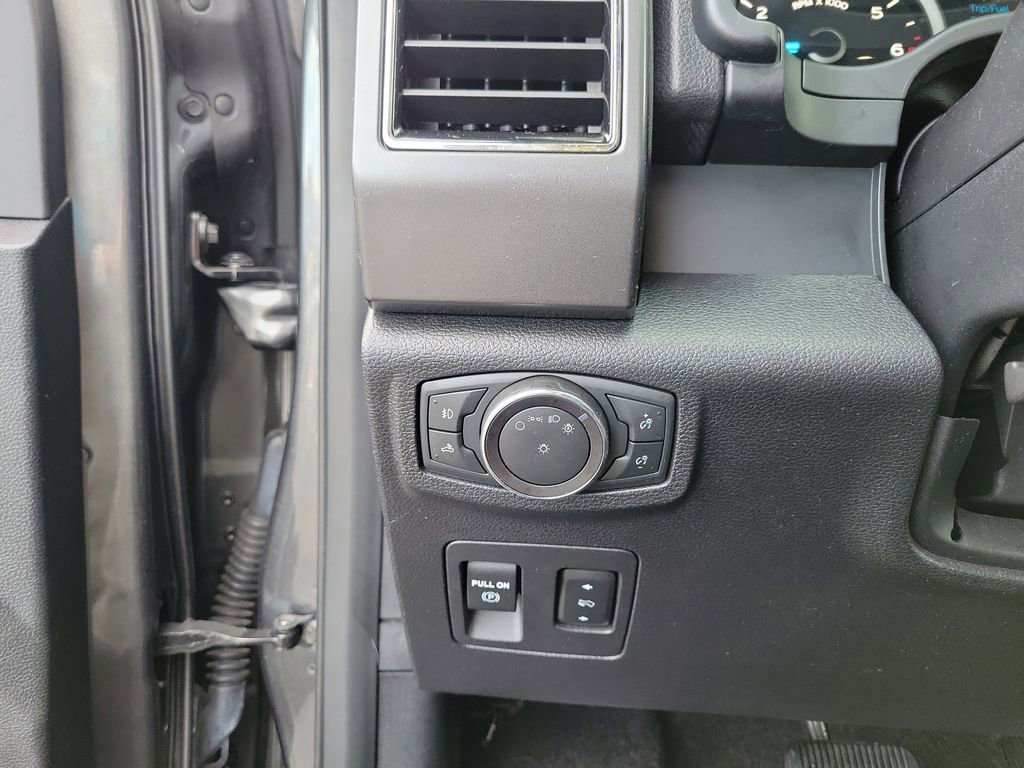 Certified 2018 Ford F150 XLT w/ Equipment Group 302A Luxury image 21