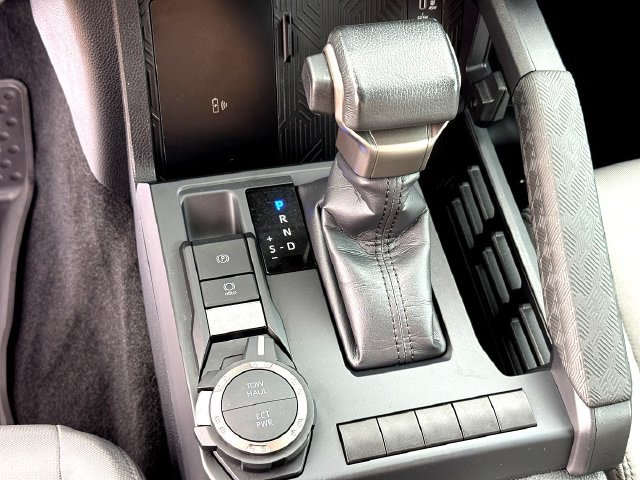 Used 2024 Toyota Tacoma SR5 AWD/4WD image 19