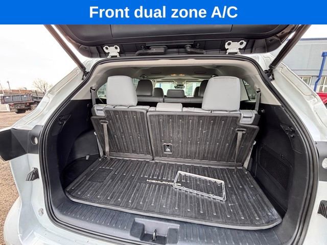 Used 2022 Toyota Highlander XLE image 7