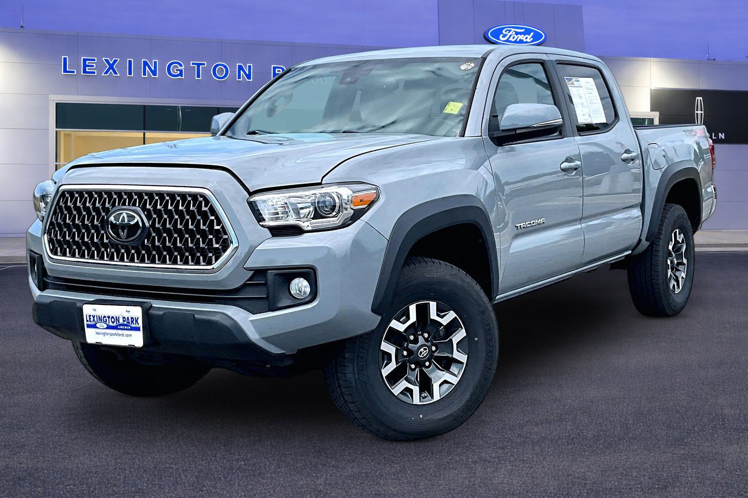 Used 2019 Toyota Tacoma TRD Off-Road AWD/4WD image 3