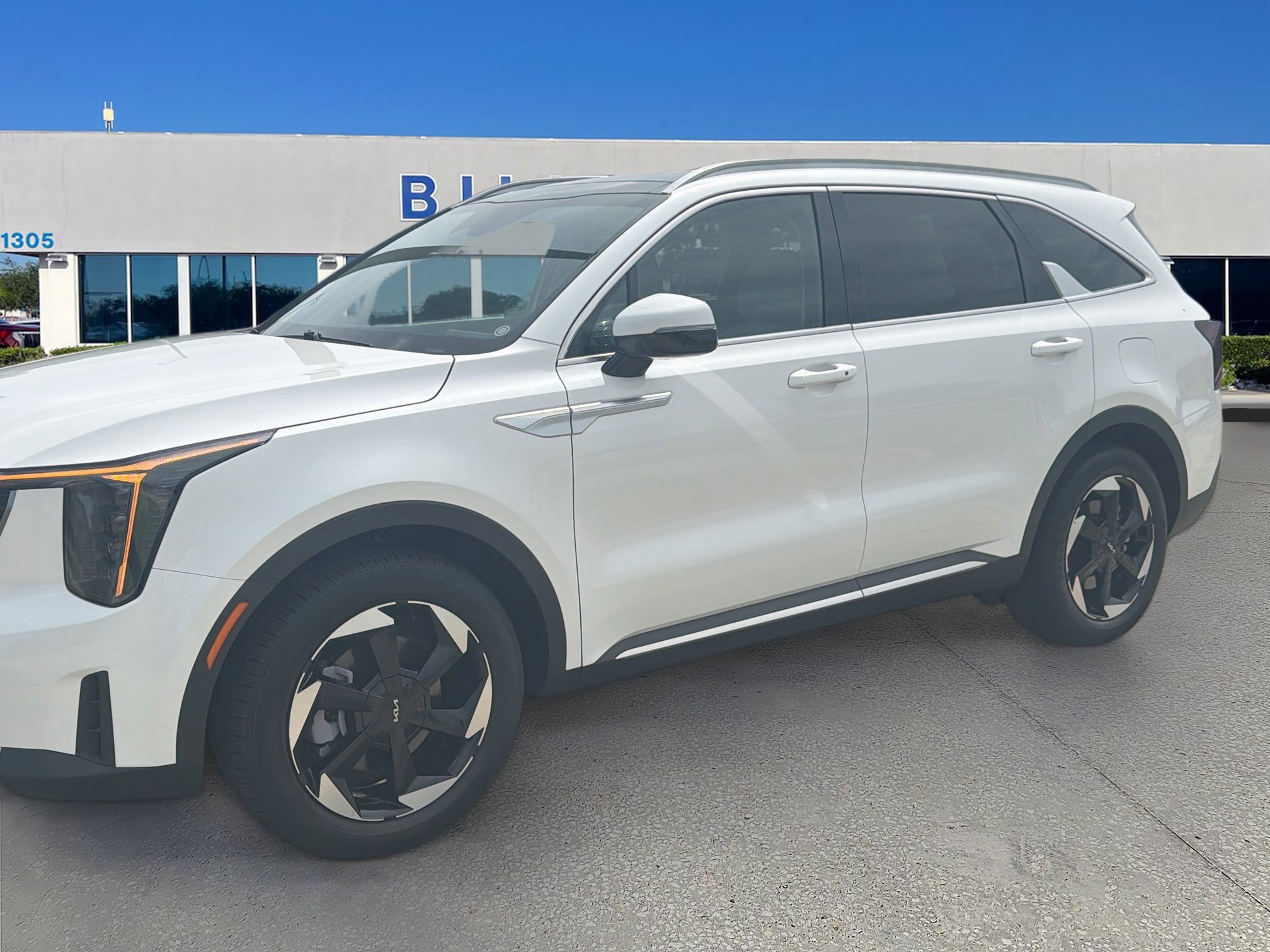 Used 2025 Kia Sorento EX w/ EX Panoramic Sunroof Package FWD image 2