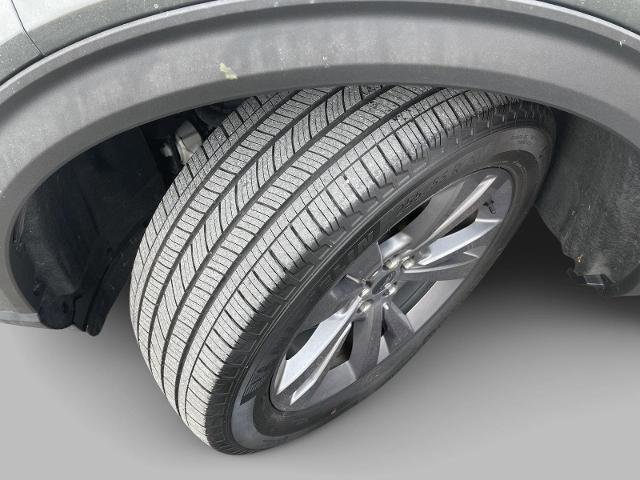 Certified 2022 Ford Explorer XLT w/ Equipment Group 202A image 4