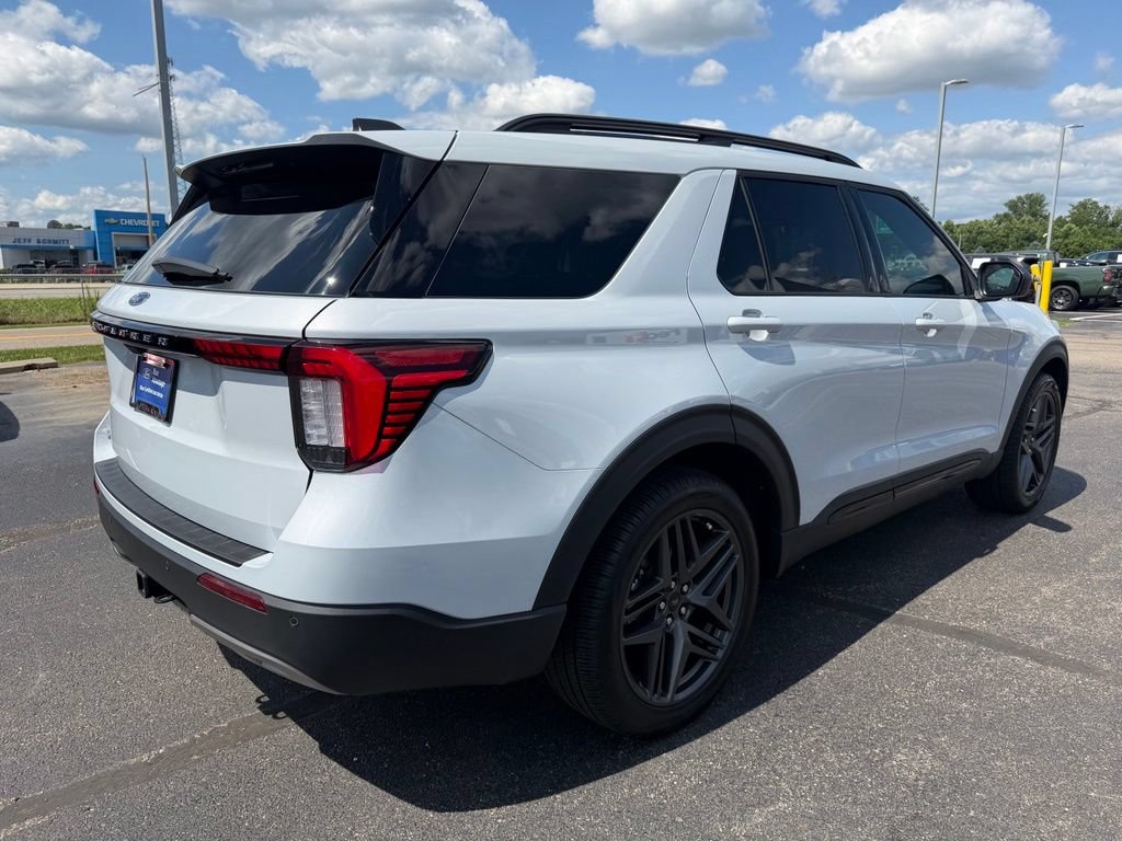 Certified 2026 Ford Explorer Active w/ Active Comfort Package RWD image 8