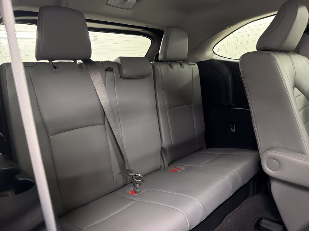 Used 2024 Toyota Highlander XLE FWD image 31
