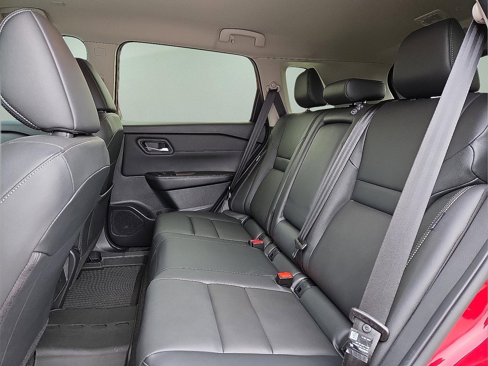 Used 2025 Nissan Rogue SL image 10