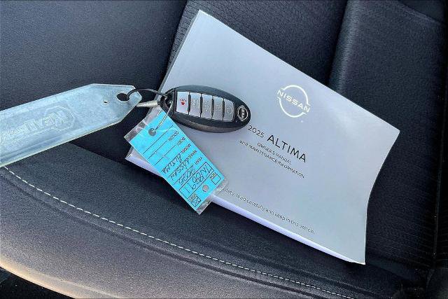 Used 2025 Nissan Altima 2.5 SV FWD image 35