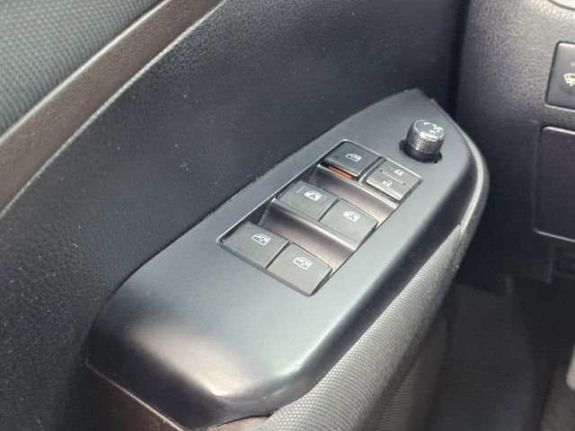 Used 2019 Toyota Highlander LE FWD image 15