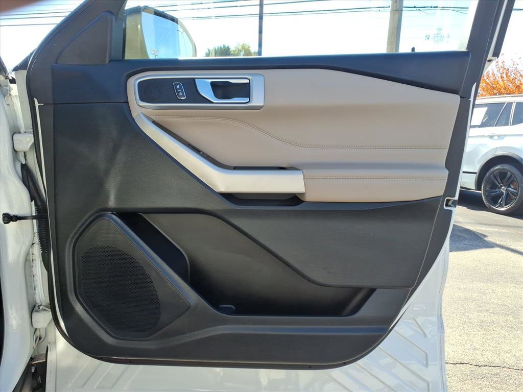 Certified 2022 Ford Explorer XLT w/ Equipment Group 202A image 17