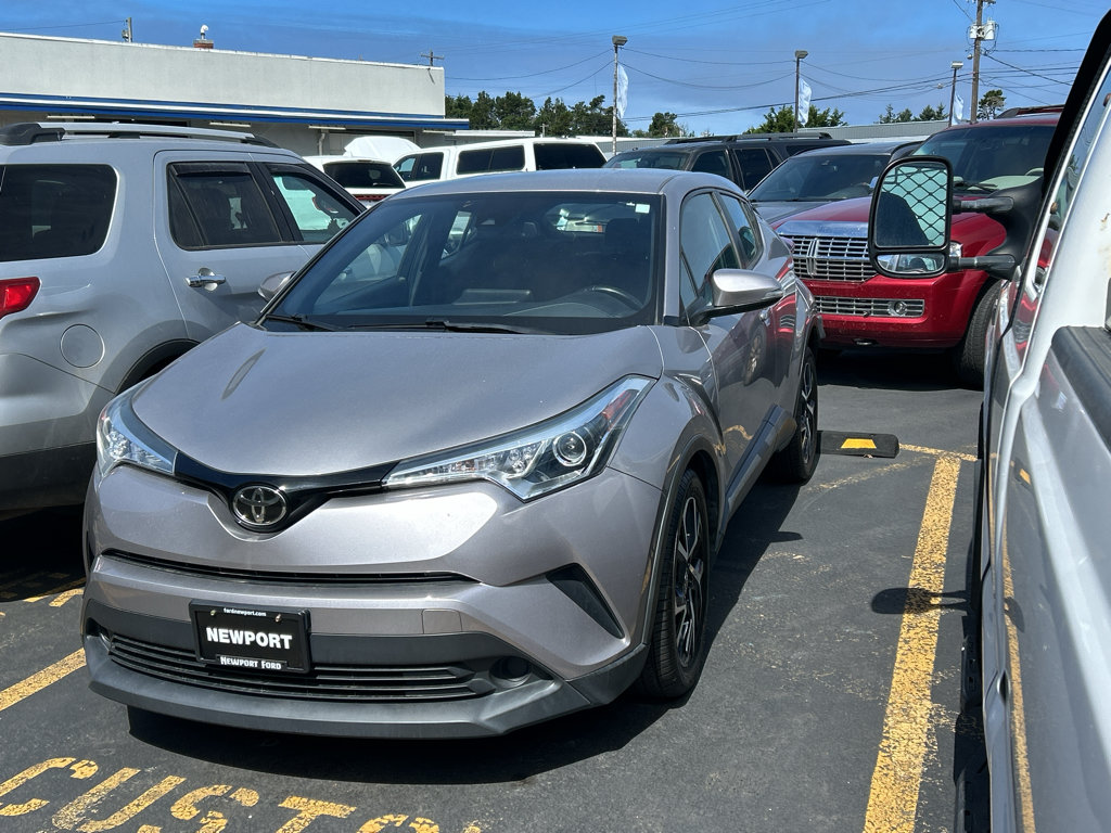 Used 2018 Toyota C-HR XLE FWD image 4