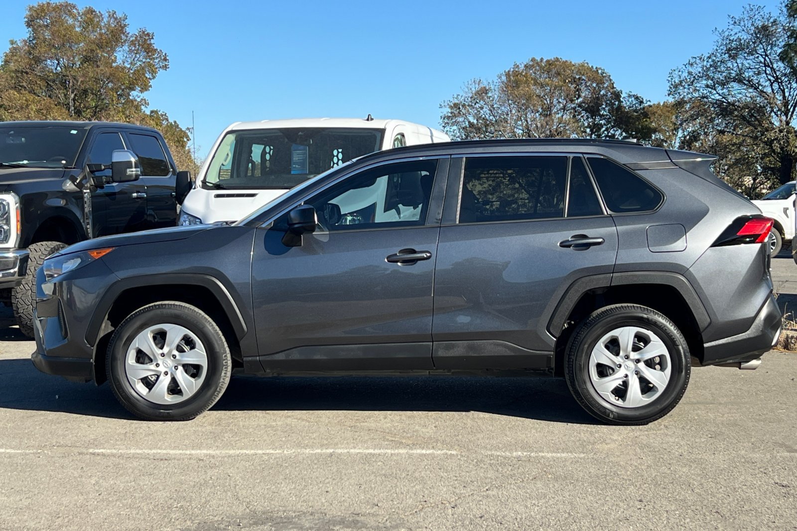 Used 2021 Toyota RAV4 LE FWD image 7