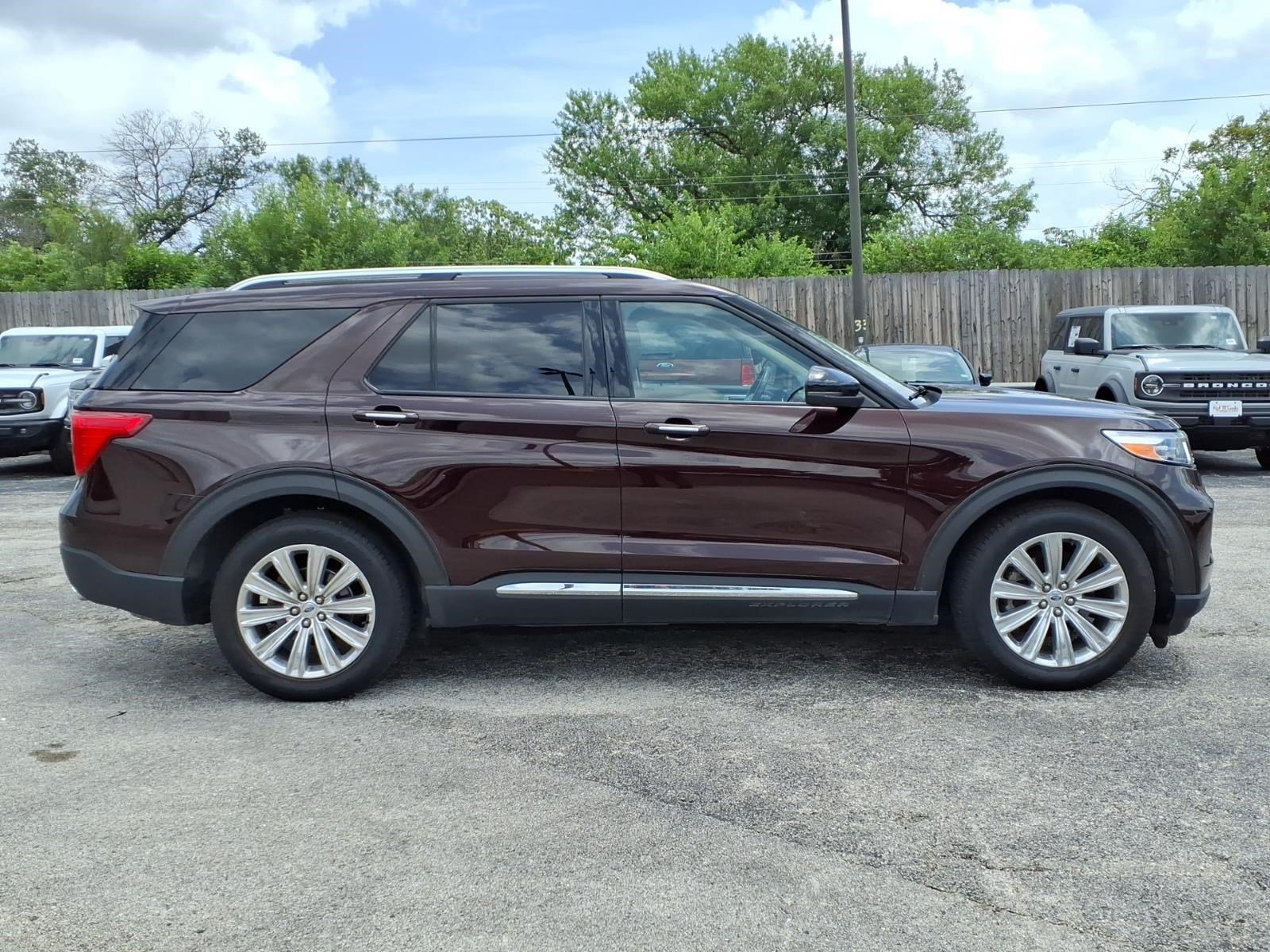Certified 2023 Ford Explorer Limited w/ Limited Technology Package RWD image 5