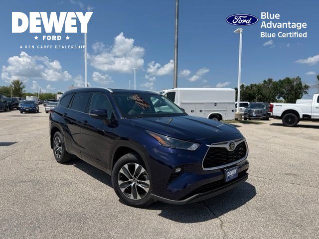 Used 2022 Toyota Highlander XLE AWD/4WD image 1