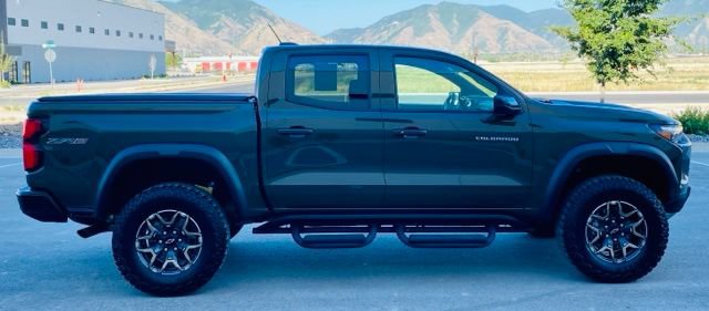 Used 2025 Chevrolet Colorado ZR2 w/ Technology Package AWD/4WD image 4