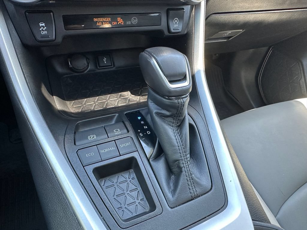 Used 2022 Toyota RAV4 XLE Premium FWD image 32