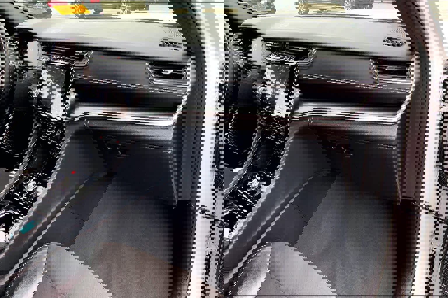 Used 2022 Jeep Grand Cherokee Altitude image 17