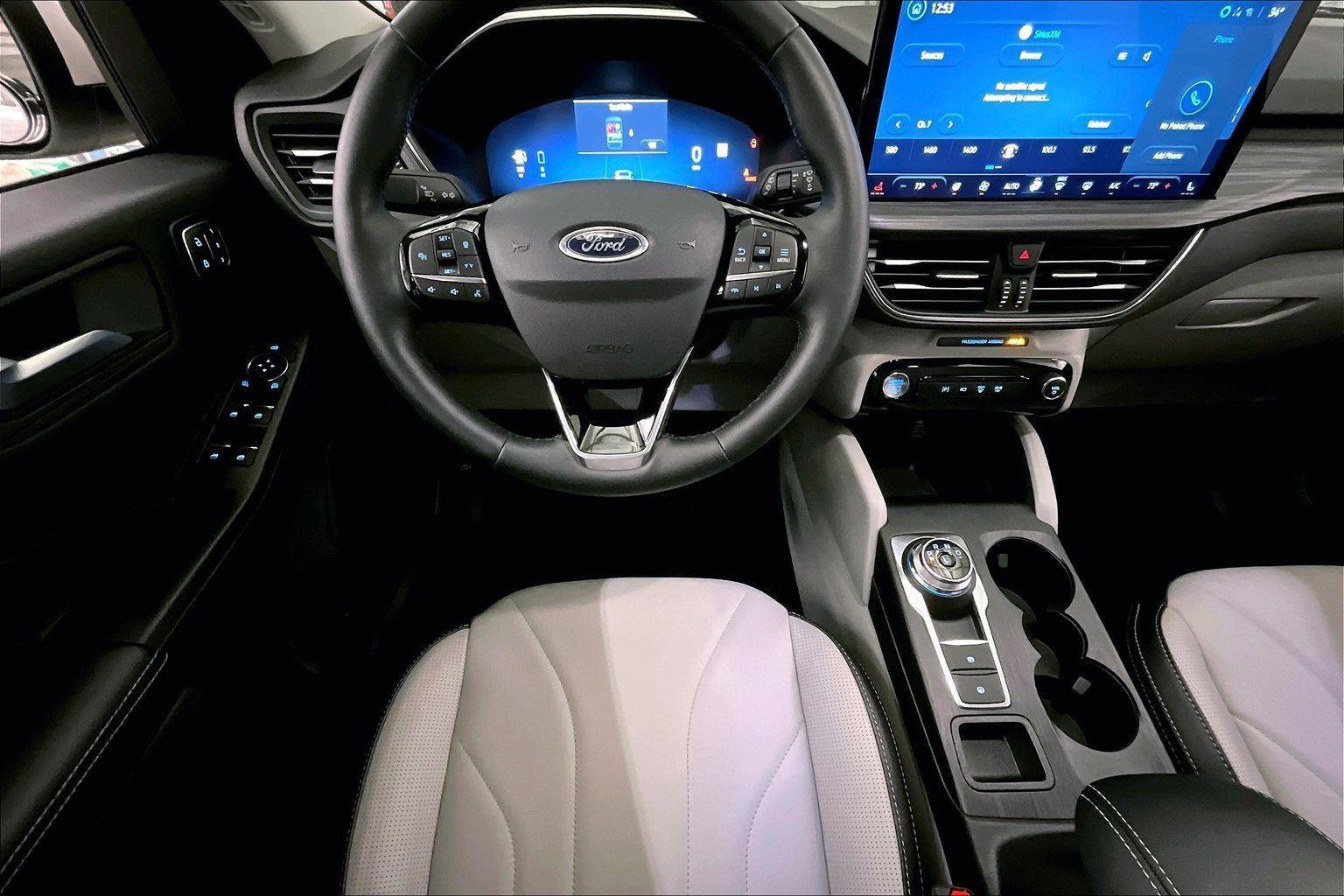 Certified 2025 Ford Escape SE w/ PHEV Premium Package image 7