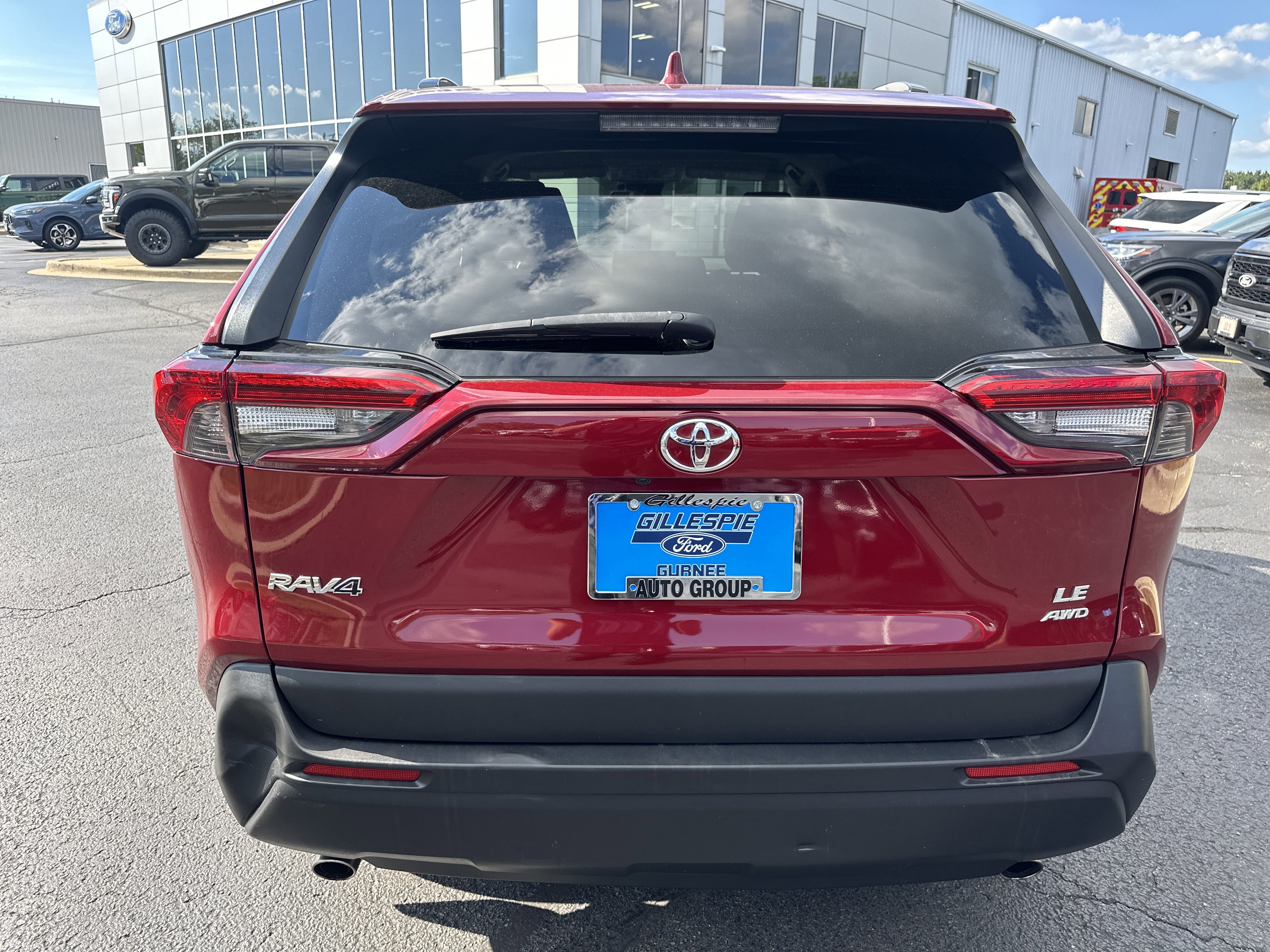 Used 2021 Toyota RAV4 LE image 4