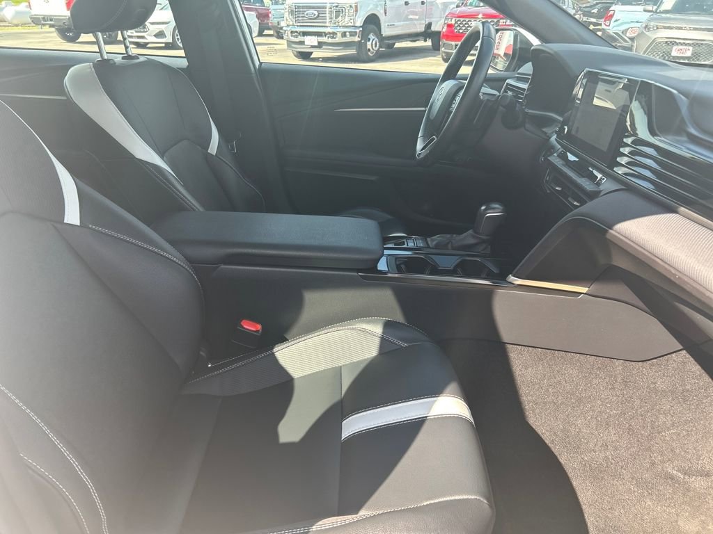 Used 2025 Toyota Camry SE image 22