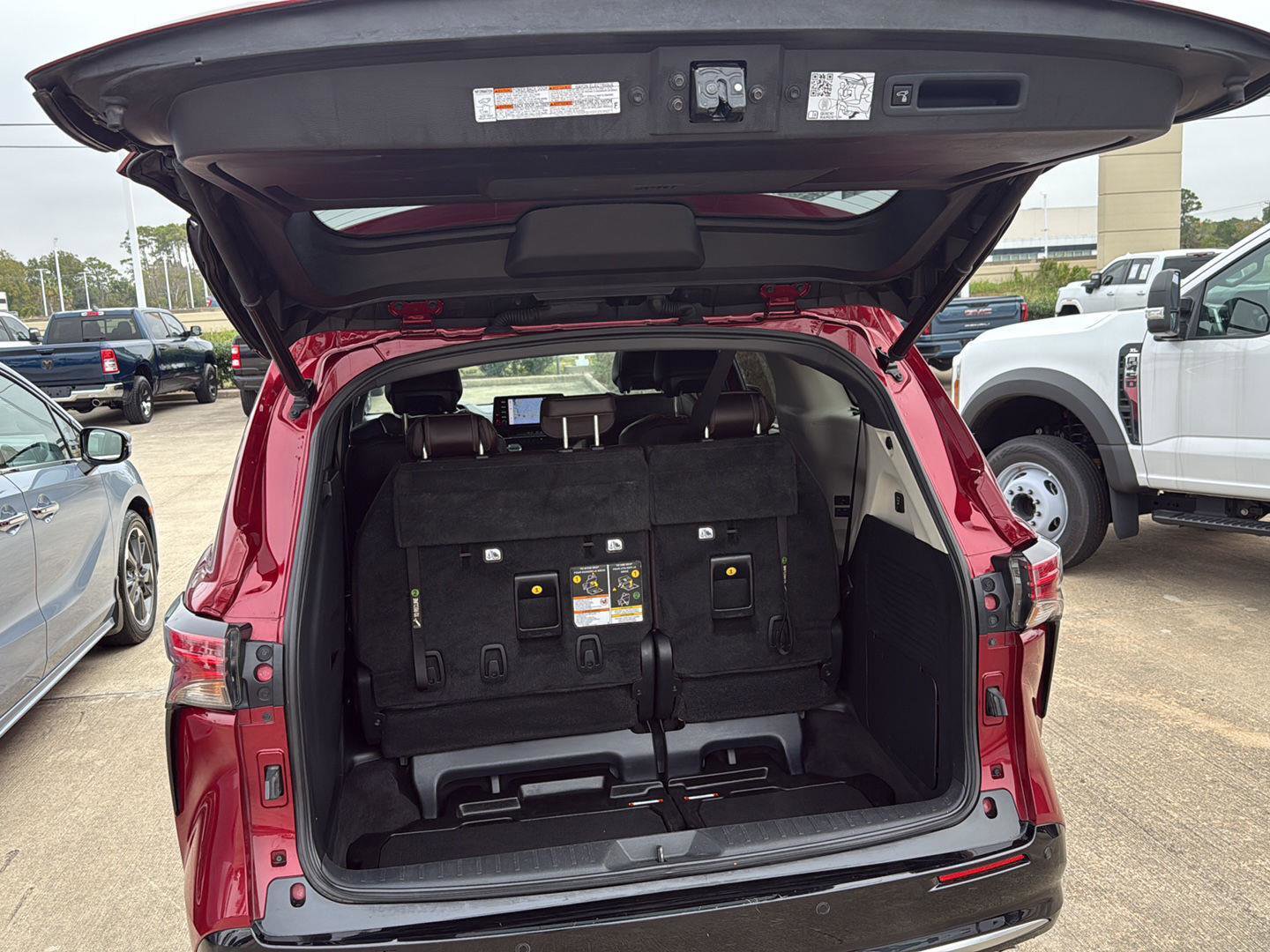 Used 2021 Toyota Sienna Platinum image 27