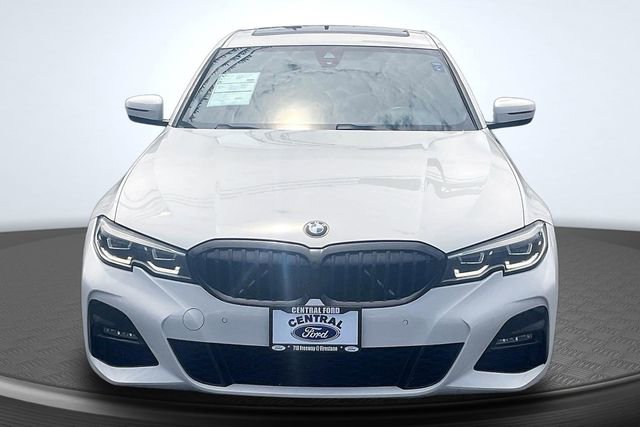 Used 2020 BMW 330i Sedan w/ M Sport Package RWD image 3