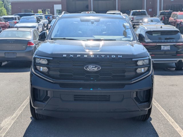 Certified 2025 Ford Expedition Active RWD image 2