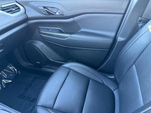 Used 2023 GMC Acadia SLT image 21