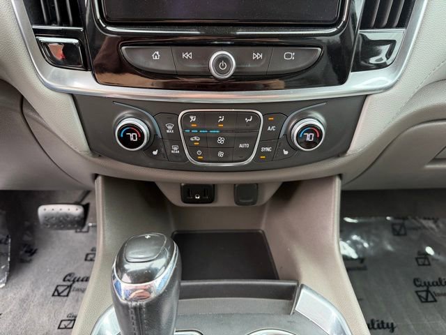 Used 2019 Chevrolet Traverse LT image 18