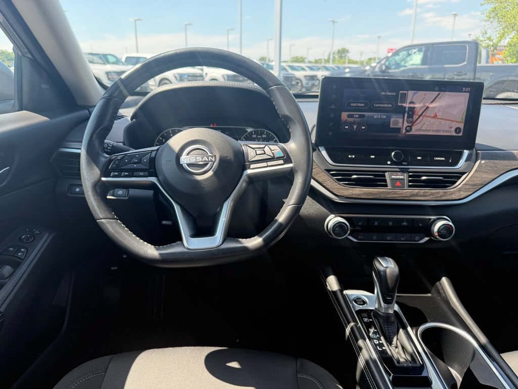 Used 2024 Nissan Altima 2.5 SV w/ SV Premium Package FWD image 18