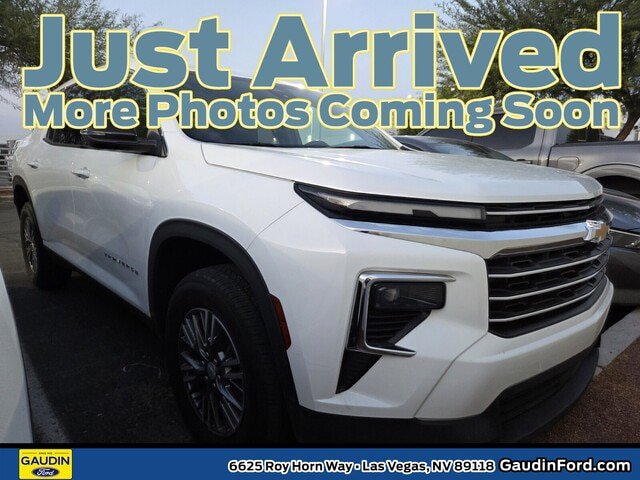 Used 2025 Chevrolet Traverse LT
