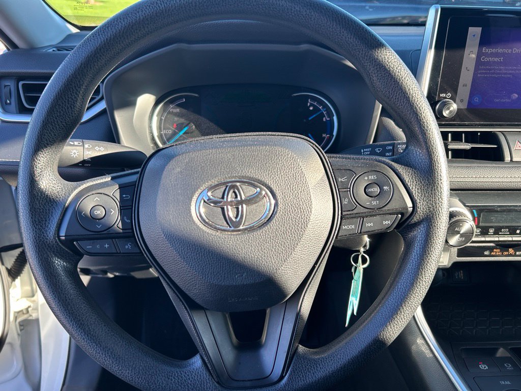 Used 2025 Toyota RAV4 LE AWD/4WD image 10