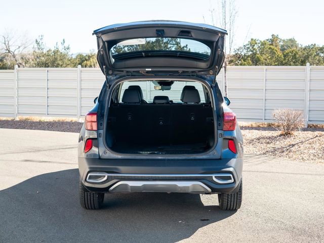 Used 2022 Kia Seltos Nightfall Edition image 6