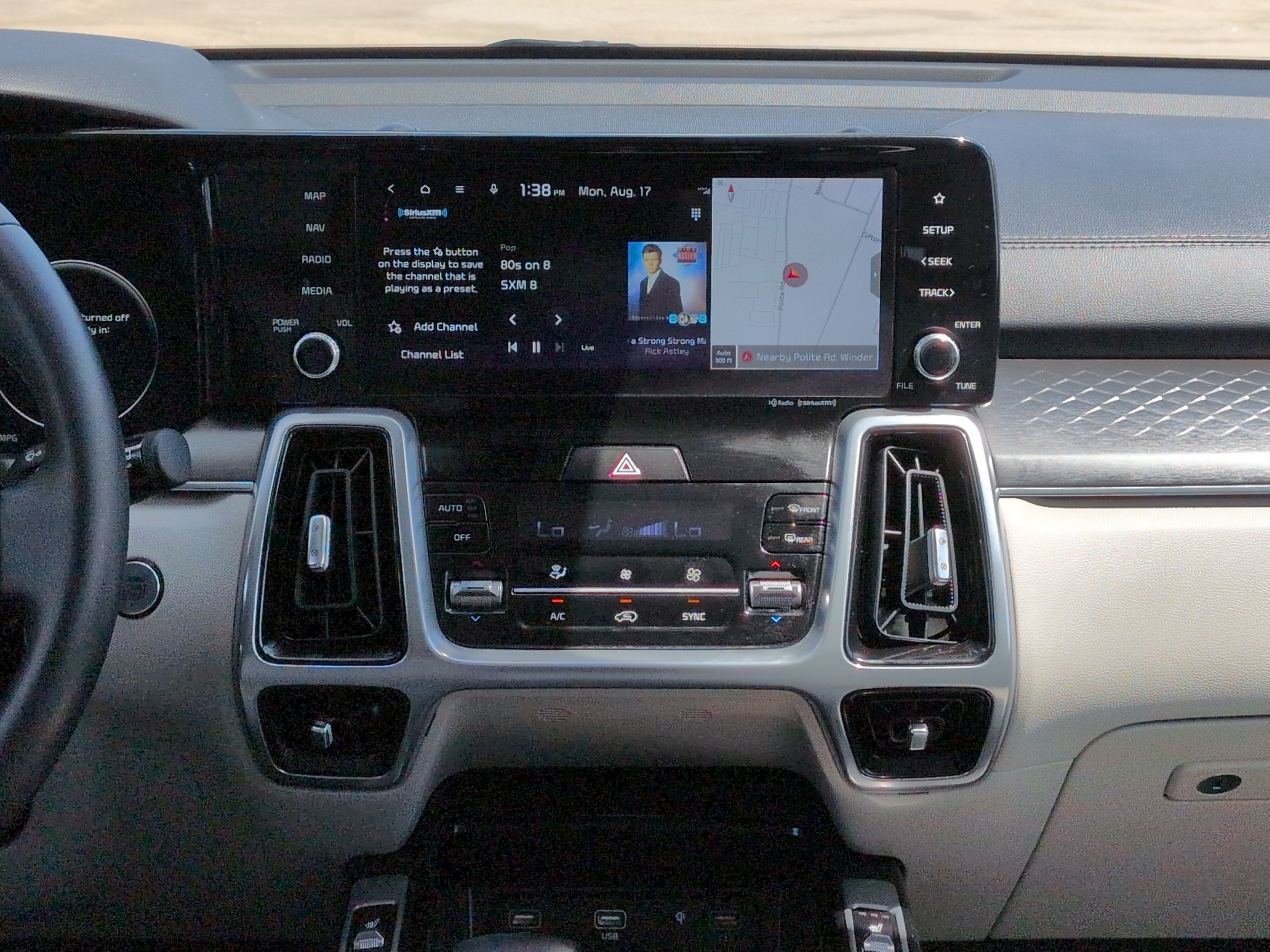 Used 2023 Kia Sorento SX AWD/4WD image 16