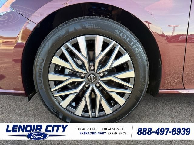 Used 2025 Nissan Altima 2.5 SV FWD image 9