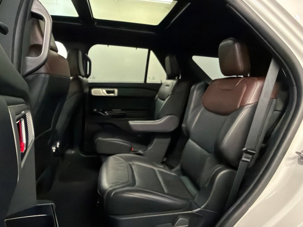 Certified 2023 Ford Explorer Platinum w/ Technology Package AWD/4WD image 35